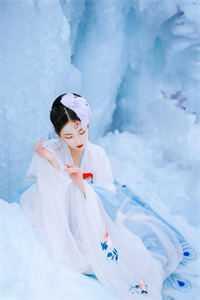 白瓶子酒图片