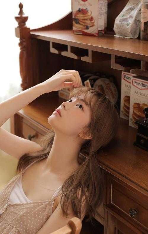 远看草色近却无天街小雨润如酥