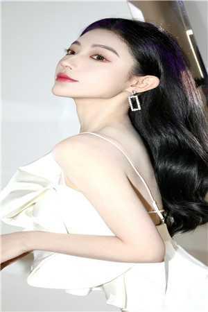 请你别再哭泣是什么歌