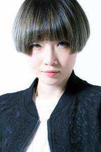 大蛇王小女孩捡到一条蛇